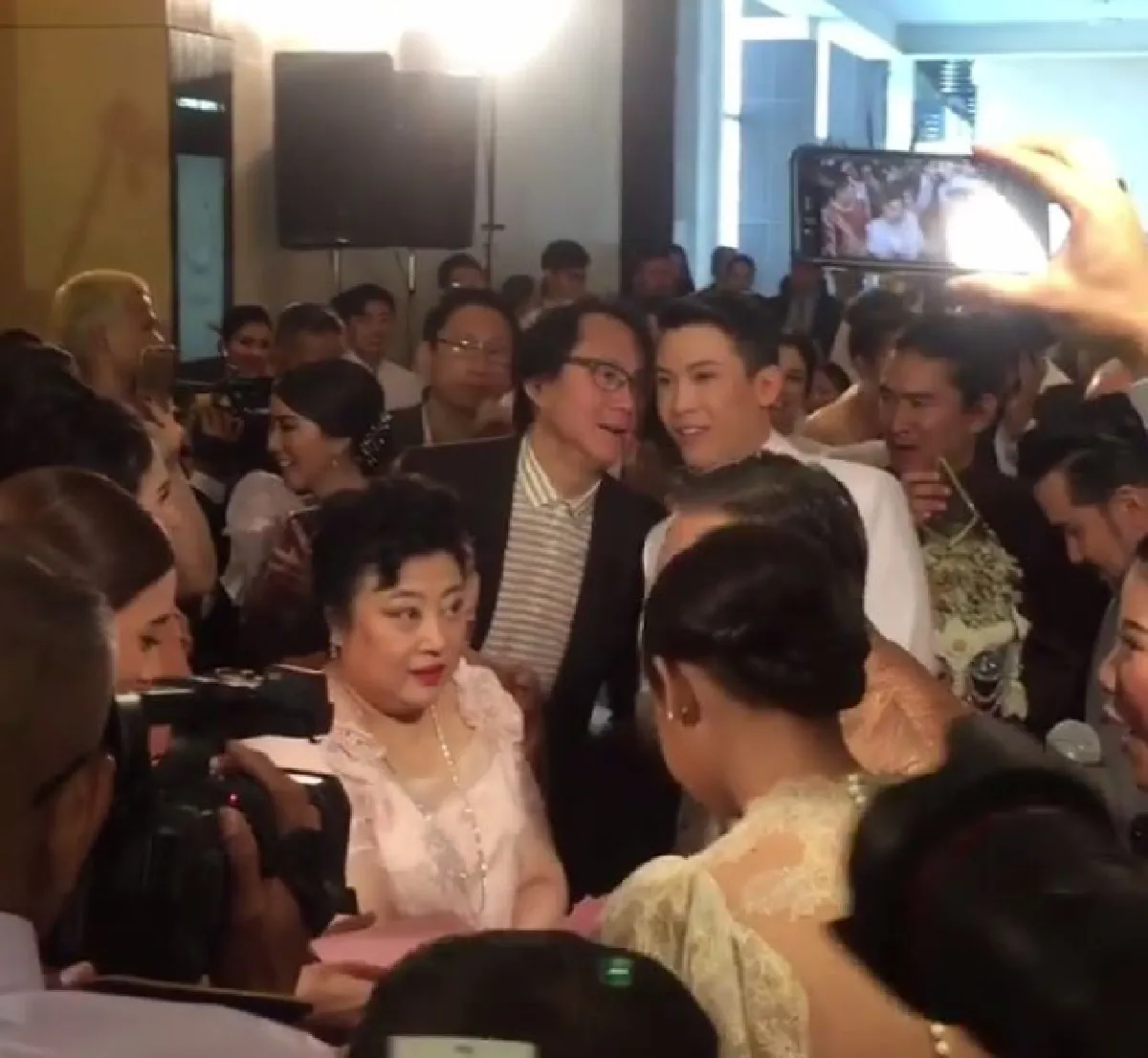 พระองค์โสมฯ เสด็จร่วมพิธีหมั้น-แห่ขันหมาก มาร์กี้-ป๊อก (มีคลิป)