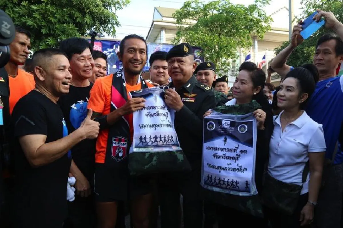 'ตูน' ถึงชัยนาทยอดใกล้แตะ700 ล้าน ร่วมร้อง'แสงสุดท้าย'