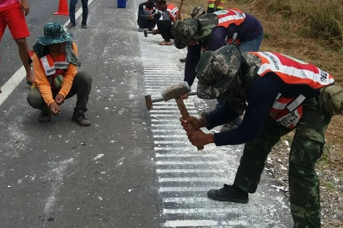 ทางหลวงชนบทเพชรบูรณ์รื้อทิ้งถนนดนตรี