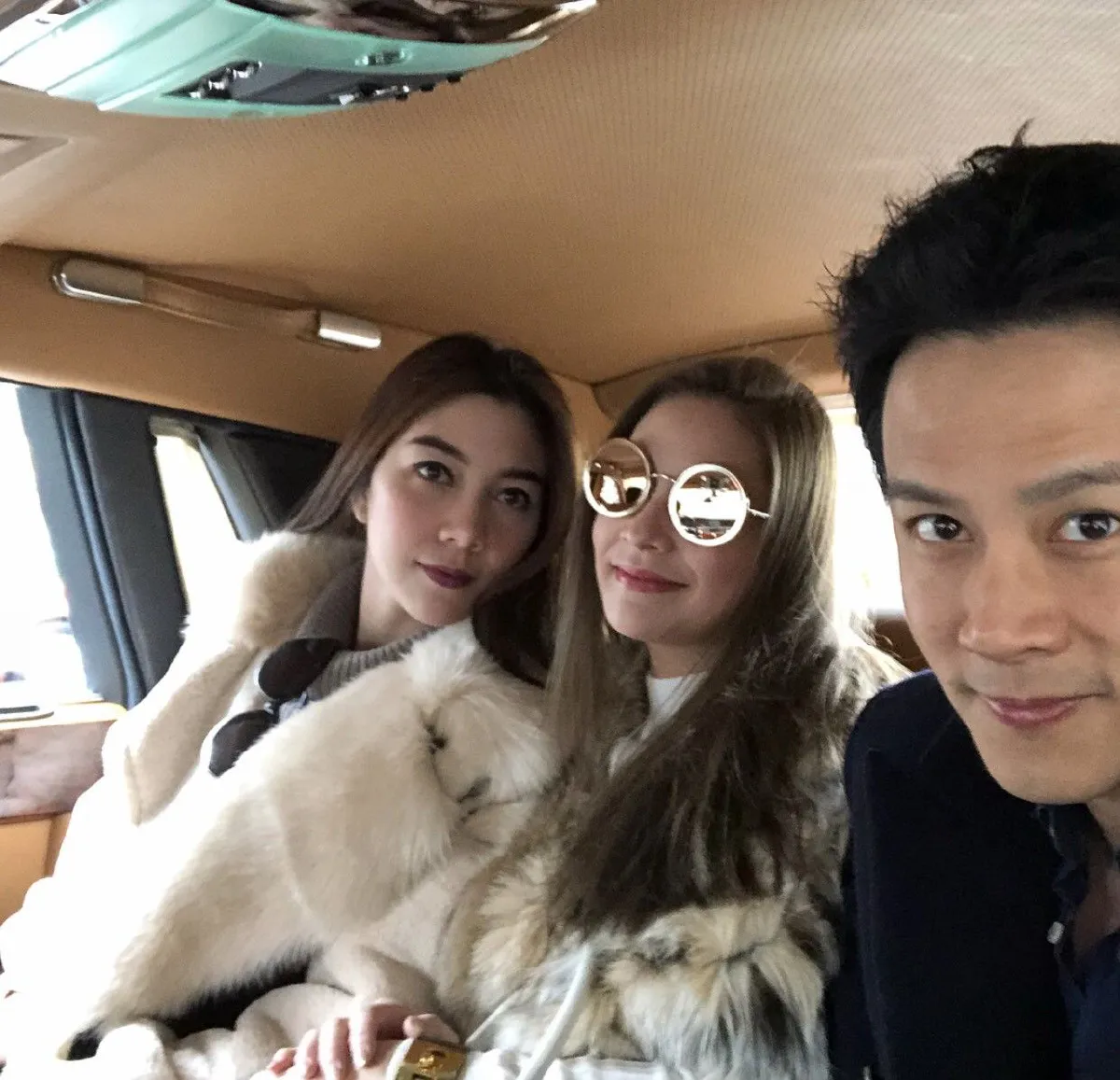 ชีวิตดีที่เจแปน! ฟลุค เกริกพล โพสท่าฮิตปิดตาโชว์แหวนเพชร-นาฬิกาหรู
