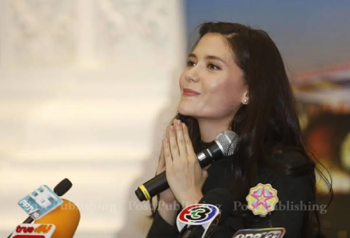 ประมวลภาพ "มารีญา" กลับถึงไทย แฟนคลับต้อนรับสุดอบอุ่น
