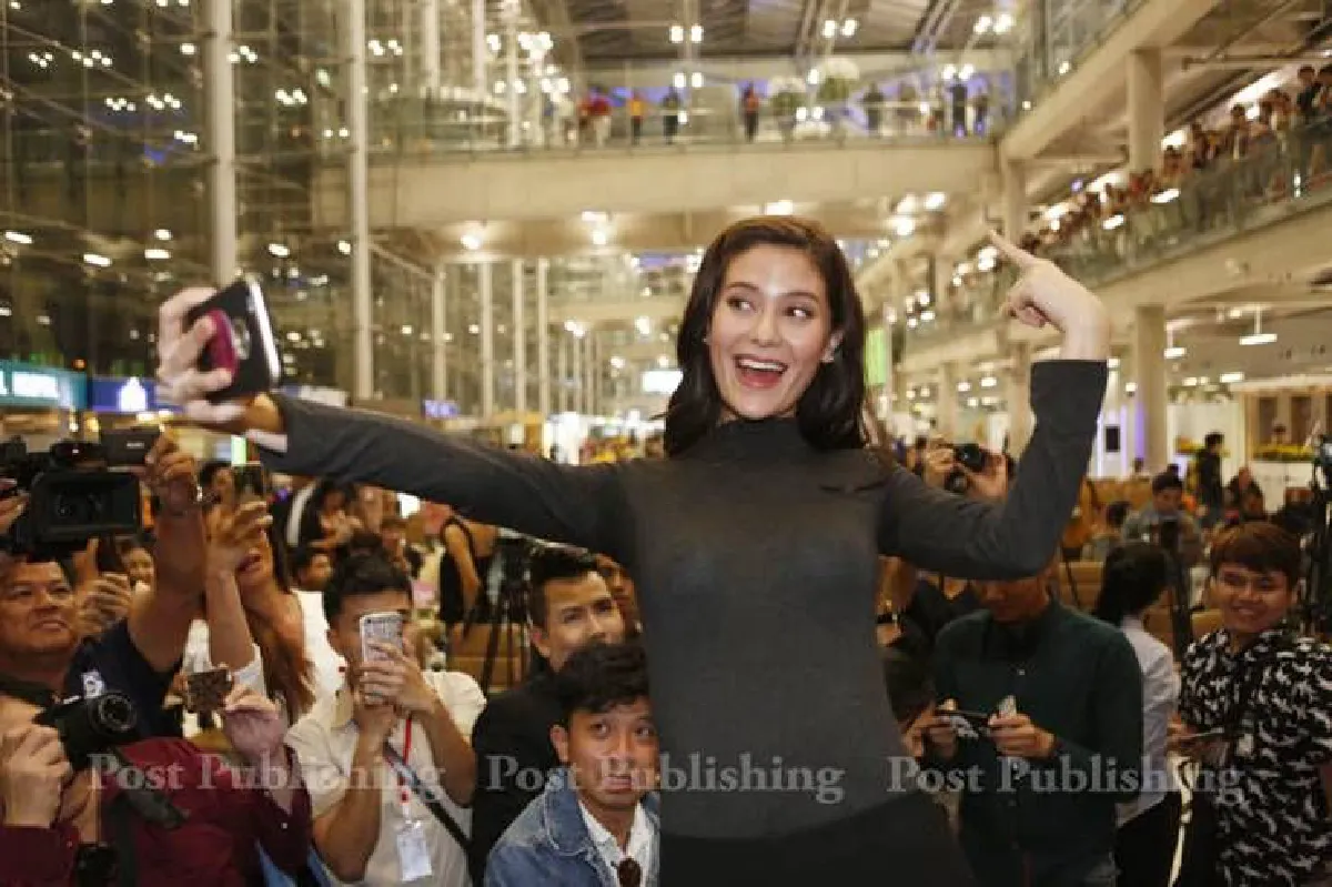 ประมวลภาพ "มารีญา" กลับถึงไทย แฟนคลับต้อนรับสุดอบอุ่น