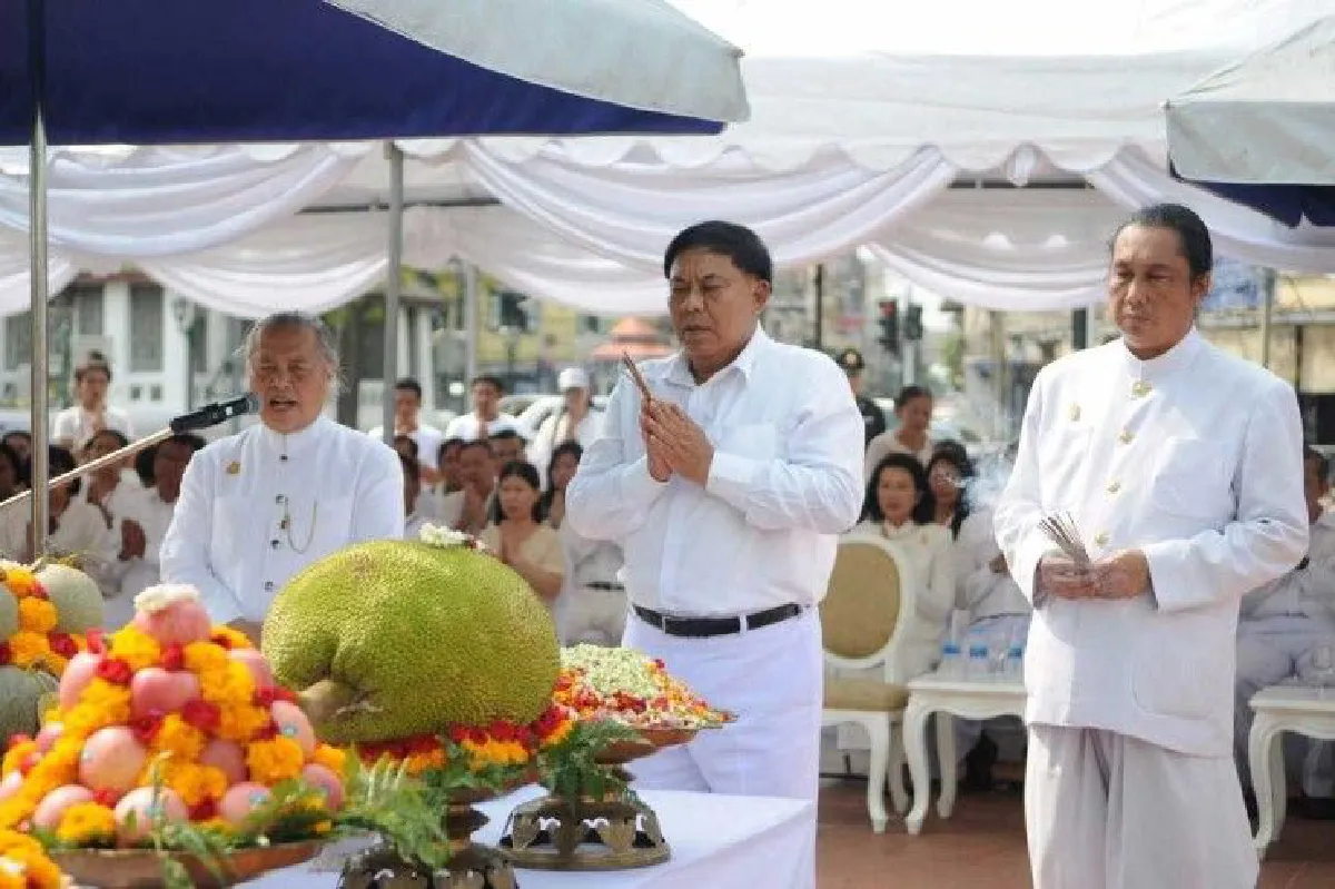 กทม.จัดพิธีบวงสรวงก่อนบูรณะเสาชิงช้า คาดซ่อมเสร็จภายในมี.ค.61