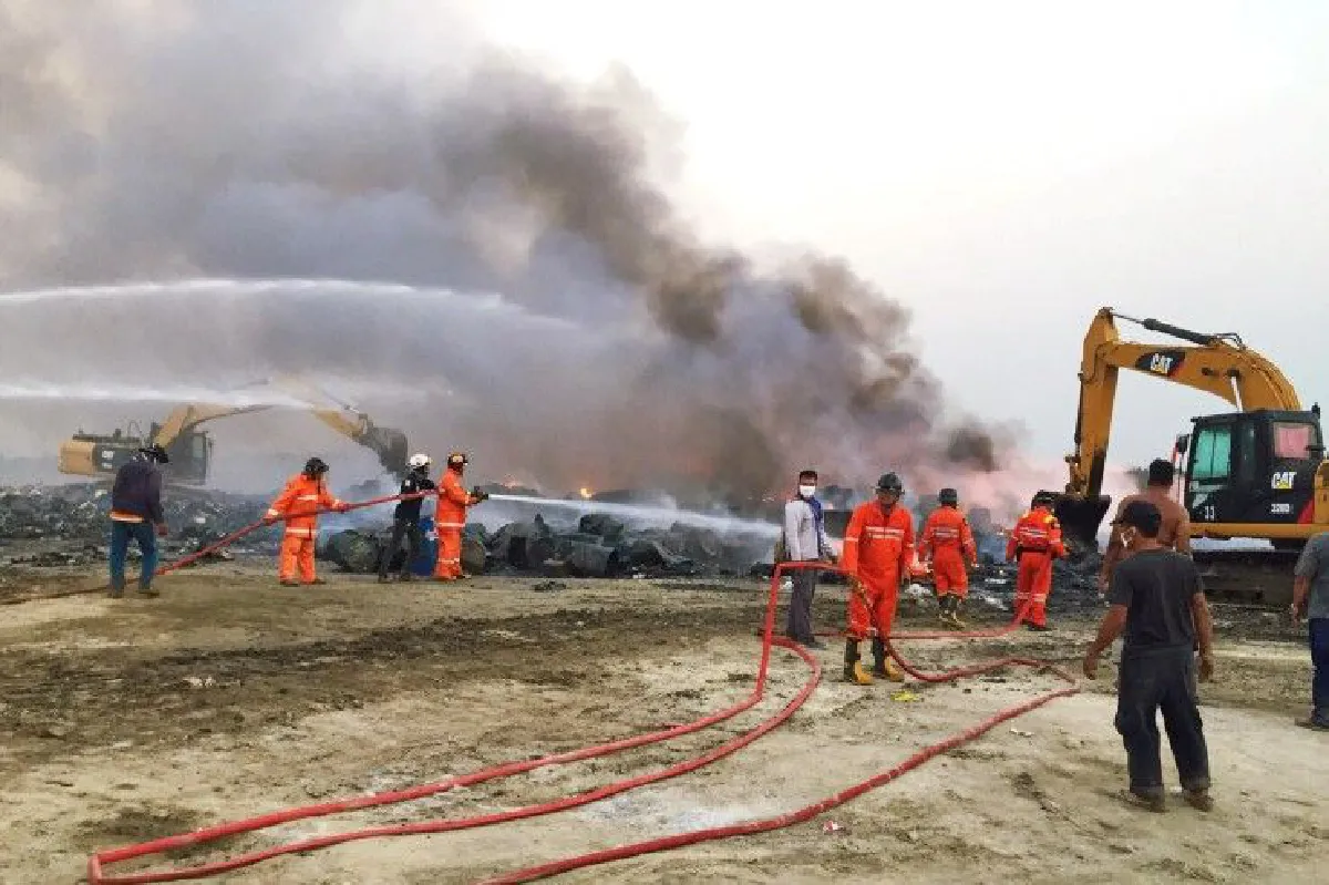 ไฟไหม้บ่อขยะในอ.พนมสารคาม จนท.ใช้เวลากว่า2ชม.จึงคุมเพลิงได้