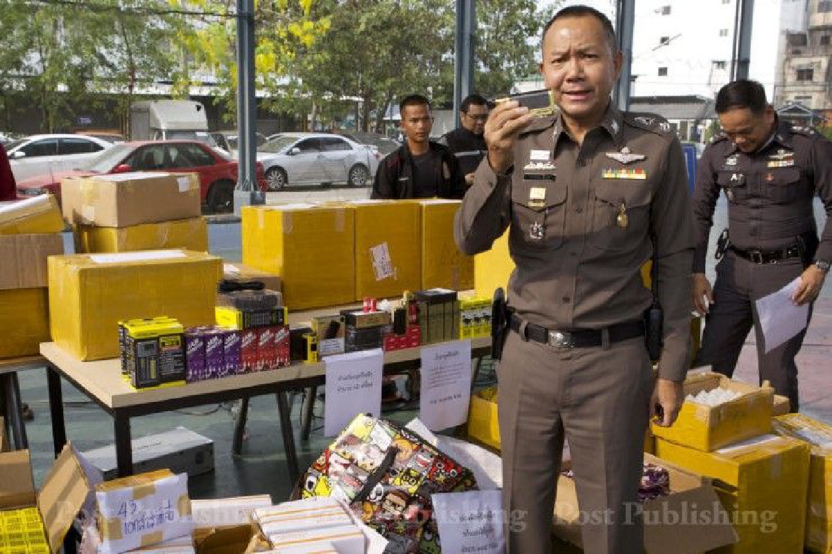 นครบาลจับผู้ต้องหาลอบขายบุหรี่ไฟฟ้าผ่านเฟซบุ๊กยึดของกลางมูลค่า2ล้าน