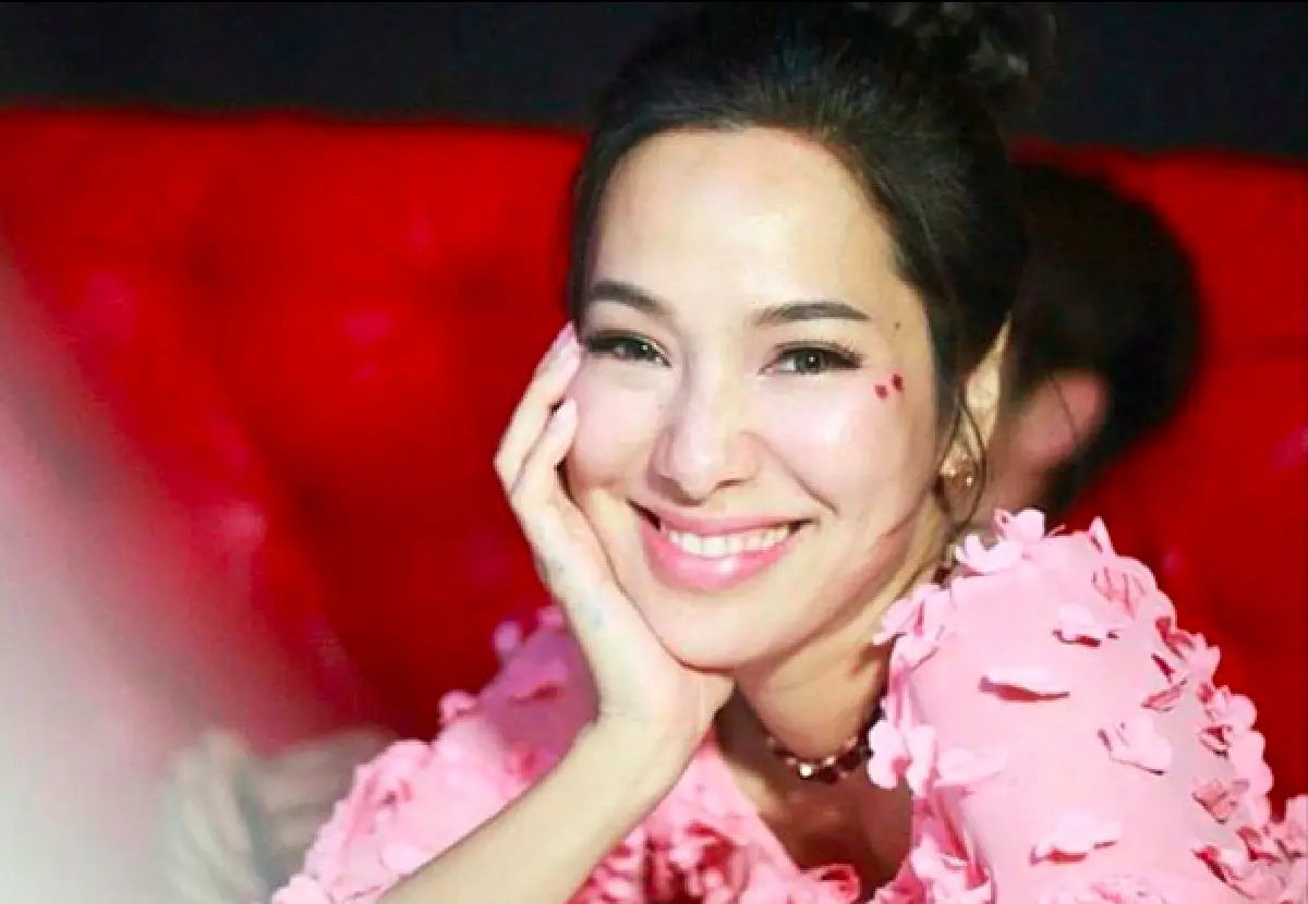 หน้าตาสวนทางกับอายุ!! “จอย” วัย 39 ปี ที่หน้ายังเด็กมาก