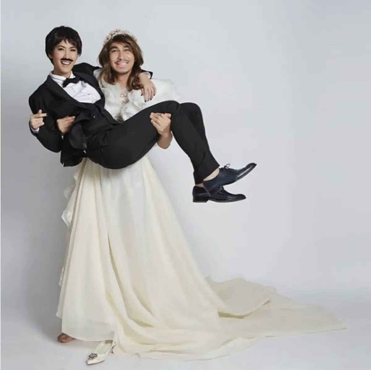ส่องภาพพรีเวดดิ้ง "แก้ม กวินตรา” และ "หนุ่ม รชต” ในคอนเซ็ปต์เก๋ๆ