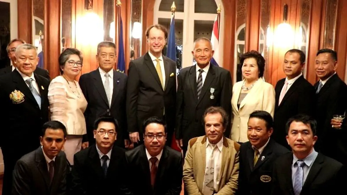 ทูตเมืองน้ำหอมมอบเครื่องราชฯฝรั่งเศสให้เจ้าของสวนนงนุชพัทยา