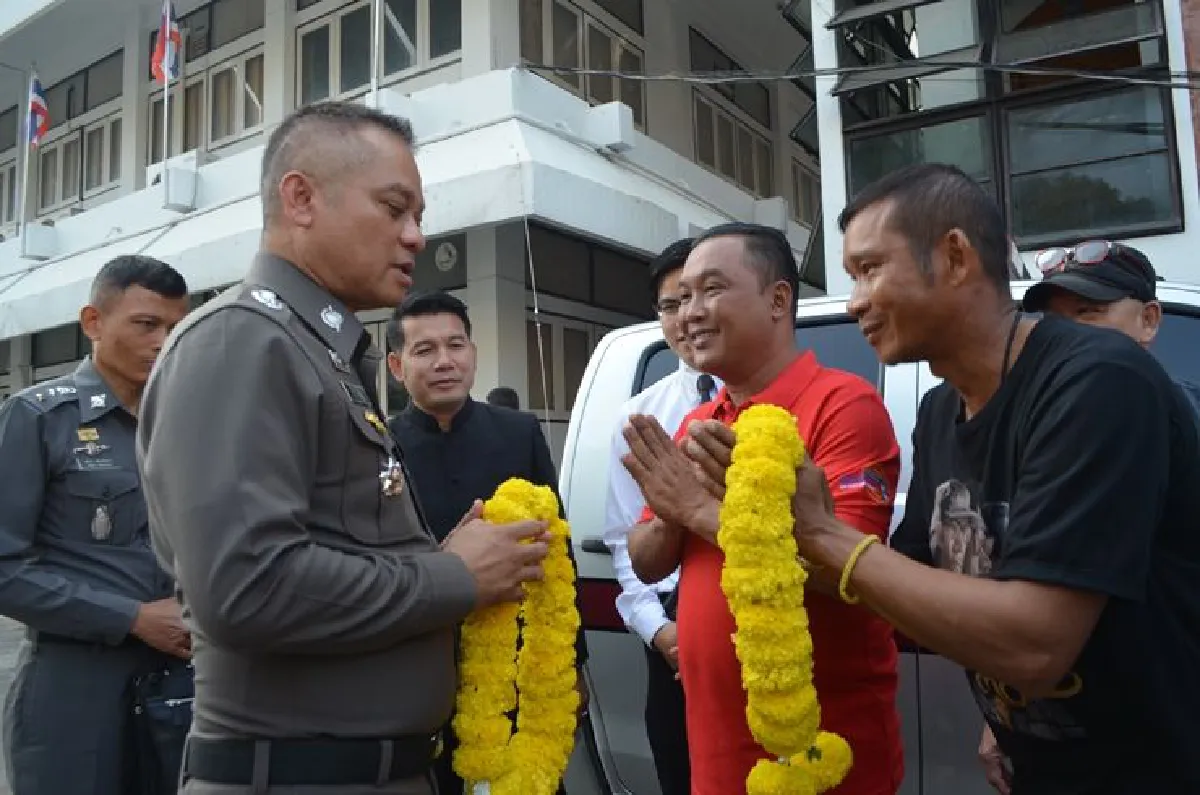 2หนุ่มเมาท้าชกขอขมาตำรวจ-มอบตัวสู้คดีหมิ่นเจ้าพนักงาน