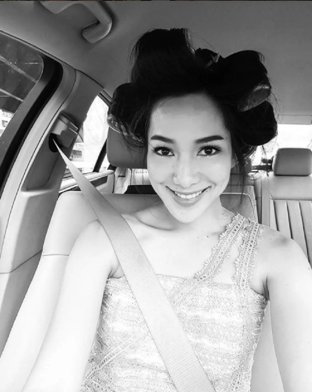 หน้าตาสวนทางกับอายุ!! “จอย” วัย 39 ปี ที่หน้ายังเด็กมาก