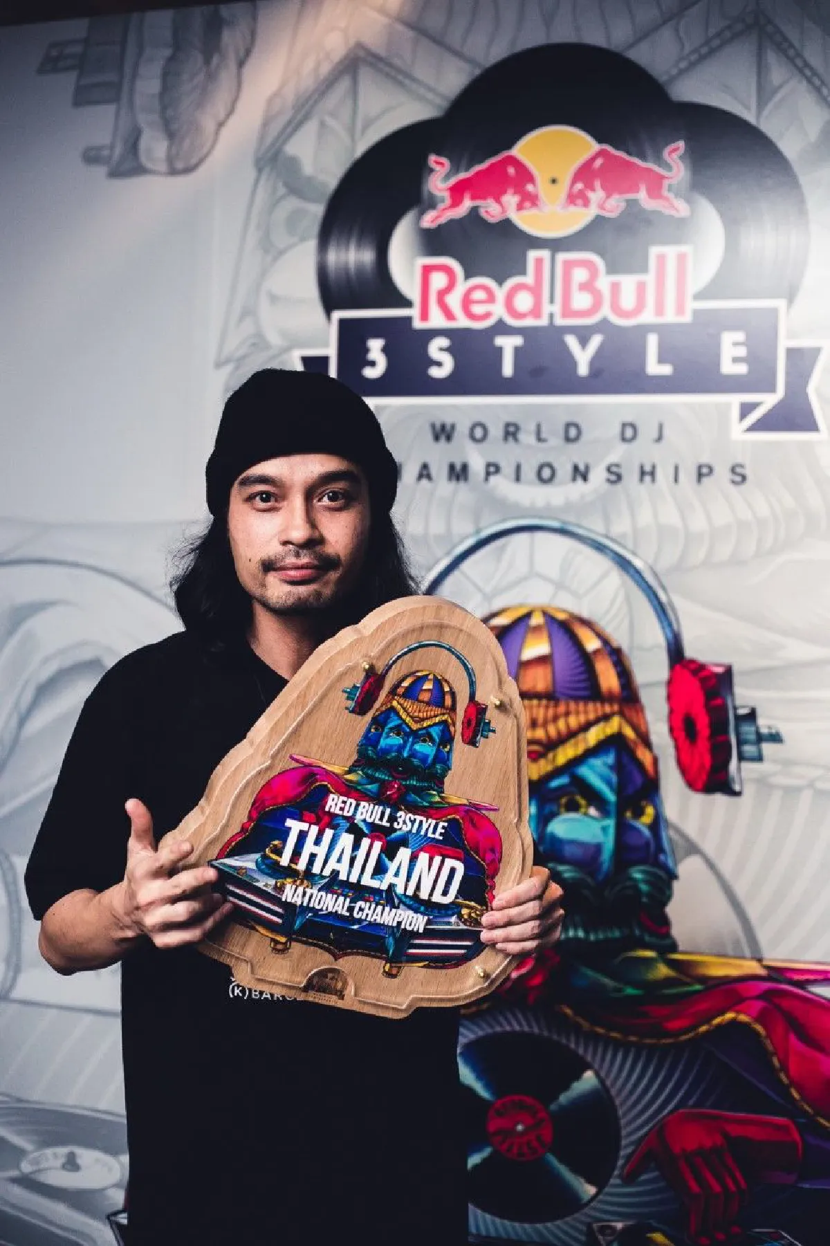 ดีเจวอทแดทฟร๊อก คว้าแชมป์สุดยอดดีเจไทยสู่เวทีระดับโลก