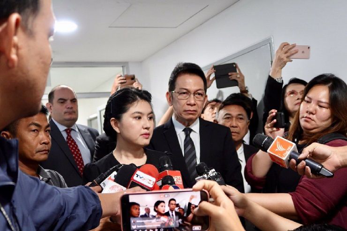 "หมวดเจี๊ยบ" พบปอท.รับทราบข้อหาคดีโพสต์หมิ่นนายกฯ "หมวดเจี๊ยบ" พบปอท.รับทราบข้อหาคดีโพสต์หมิ่นนายกฯ