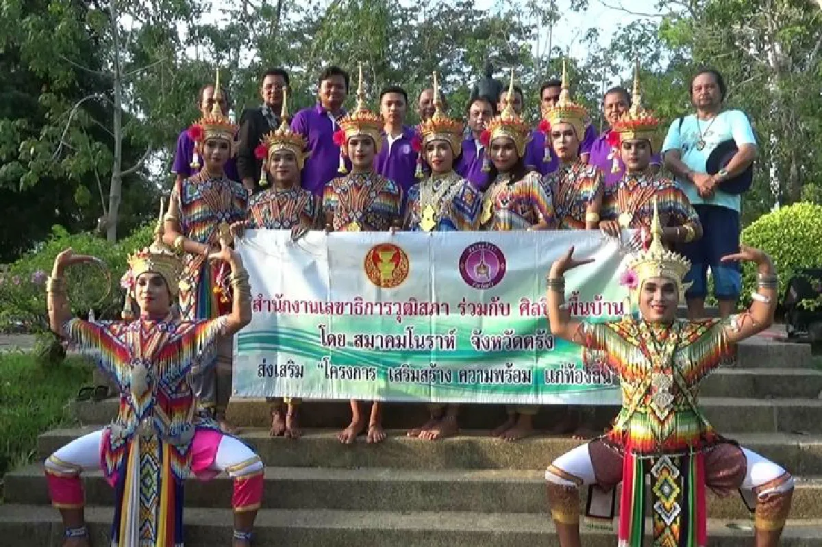 มโนราห์ตรังน้อยใจไร้เวทีแสดงในงานประจำปี