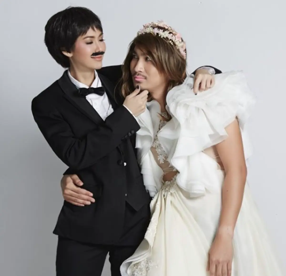 ส่องภาพพรีเวดดิ้ง "แก้ม กวินตรา” และ "หนุ่ม รชต” ในคอนเซ็ปต์เก๋ๆ