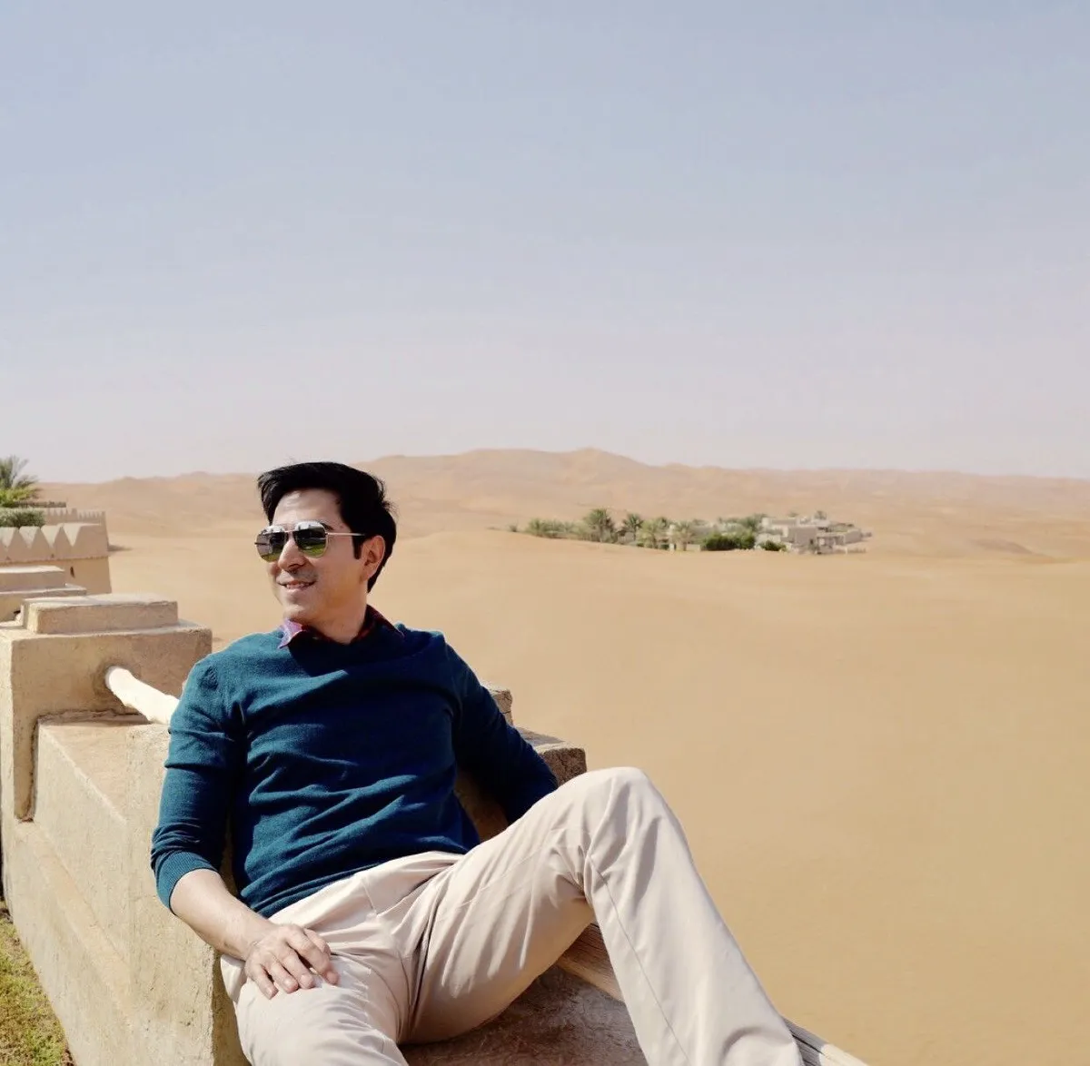 แซม ยุรนันท์ ขี่อูฐเล่นกลางทะเลทราย หล่อเท่ไม่เปลี่ยนในวัย 54 ปี