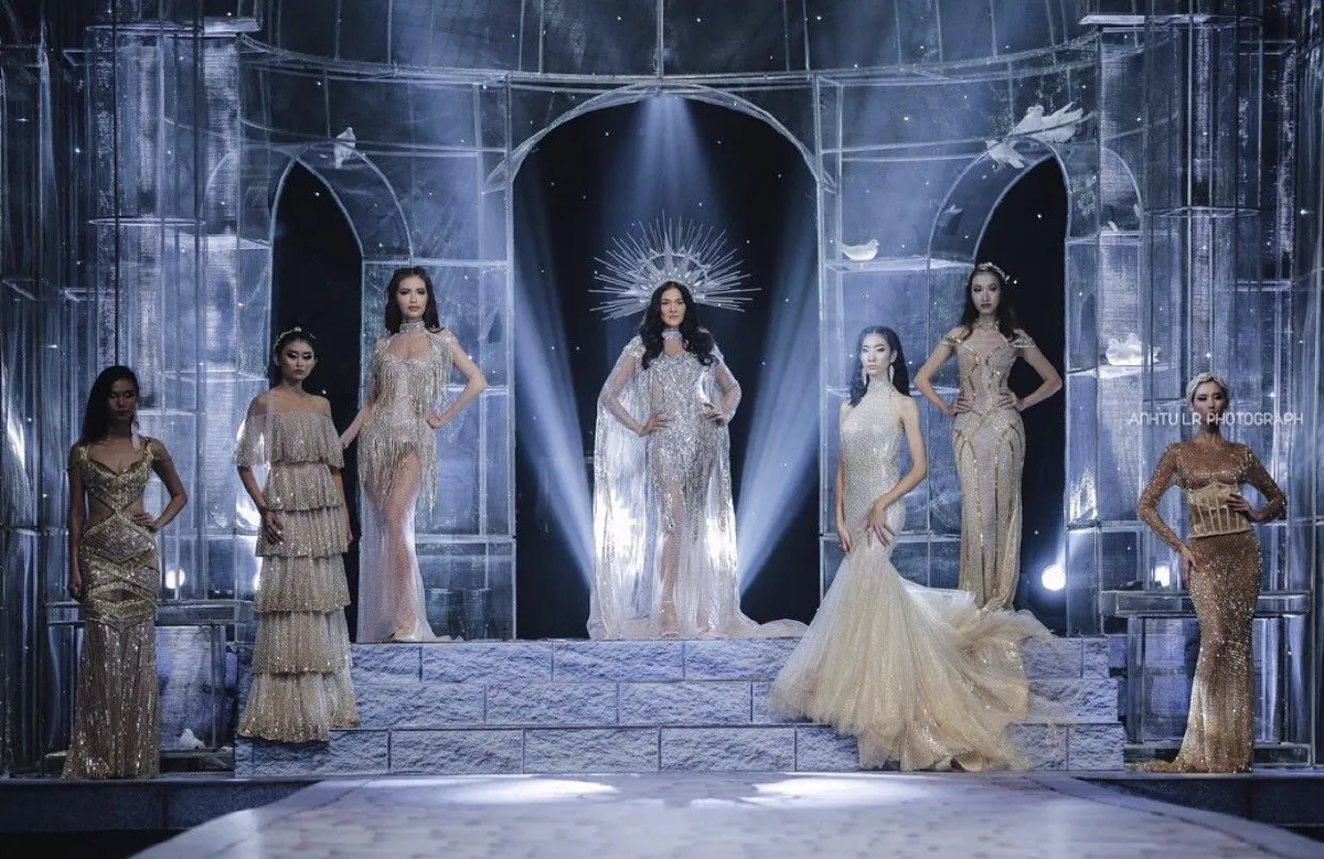 สุดอลังการ! ลูกเกด เมทินี เดินแบบชุดฟินนาเล่ที่เวียดนาม