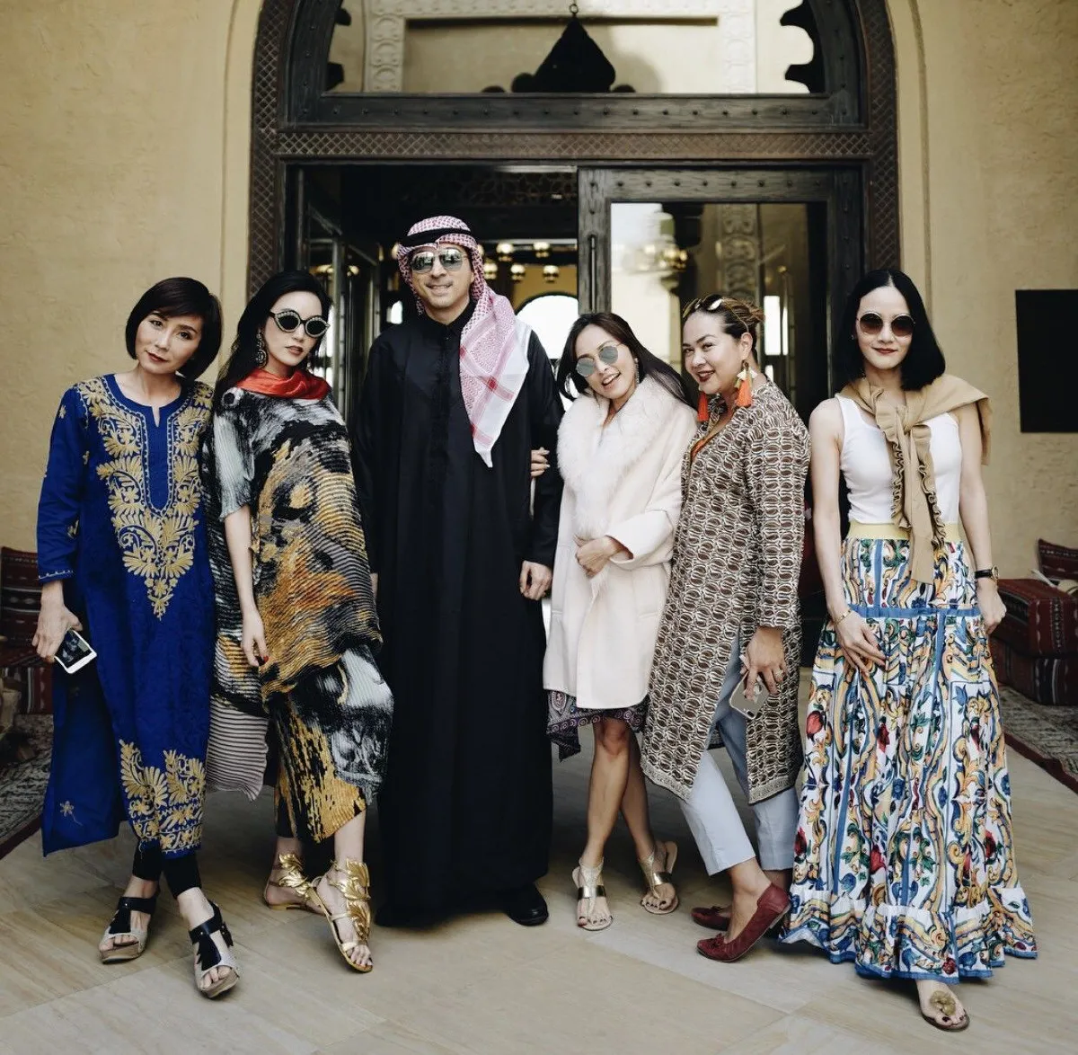 แซม ยุรนันท์ ขี่อูฐเล่นกลางทะเลทราย หล่อเท่ไม่เปลี่ยนในวัย 54 ปี