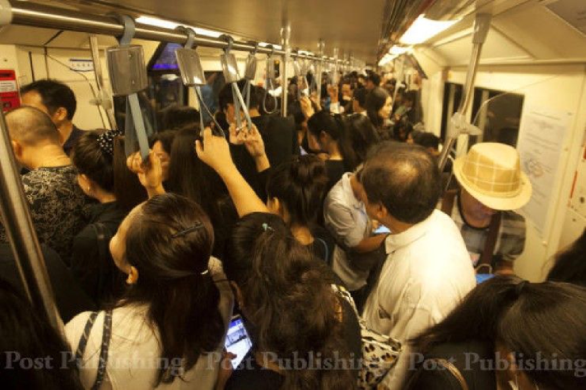 รฟม.แนะรถไฟใต้ดินติดเก้าอี้พับเพิ่มพื้นที่ยืน รฟม.แนะรถไฟใต้ดินติดเก้าอี้พับเพิ่มพื้นที่ยืน