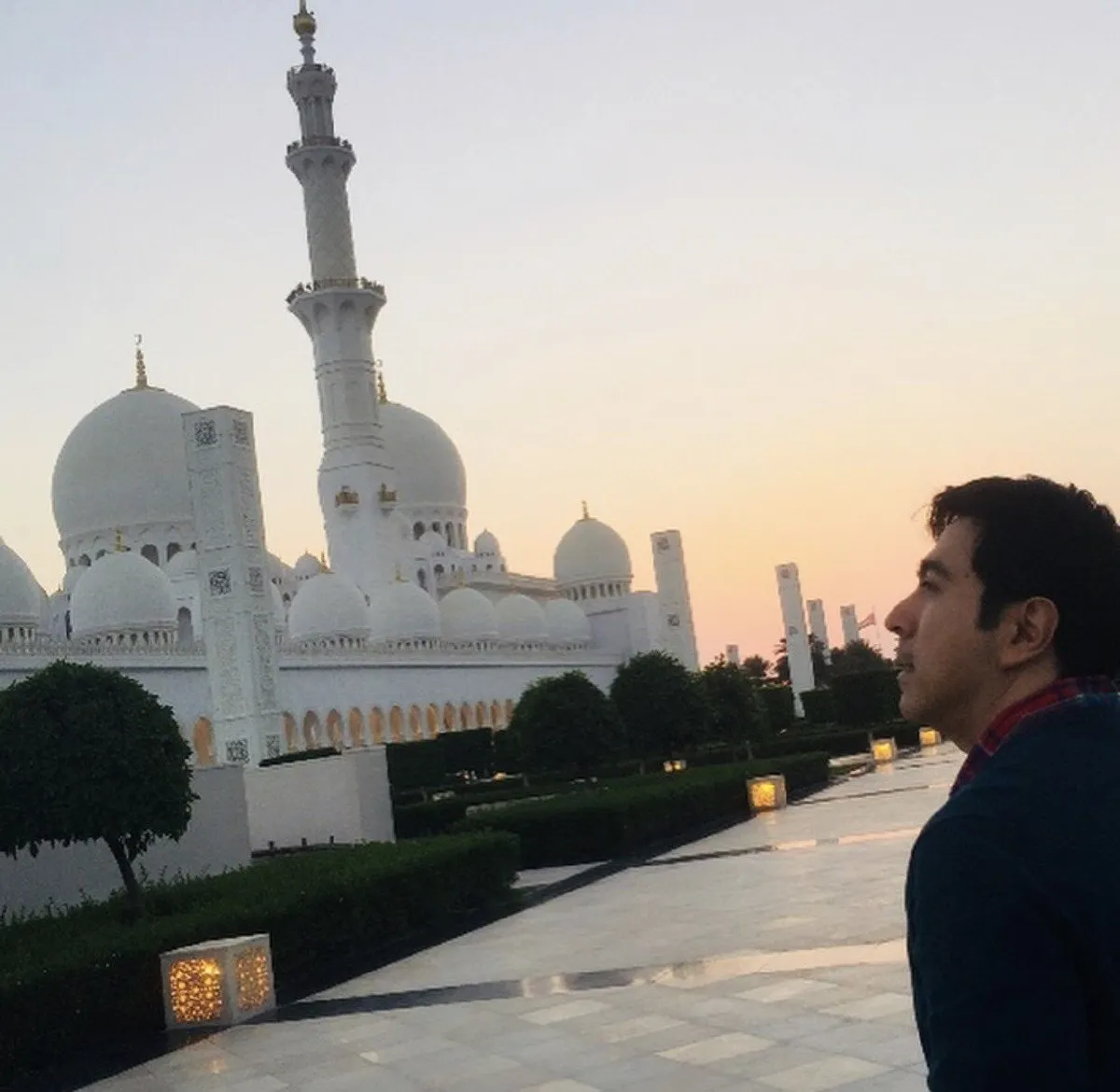 แซม ยุรนันท์ ขี่อูฐเล่นกลางทะเลทราย หล่อเท่ไม่เปลี่ยนในวัย 54 ปี