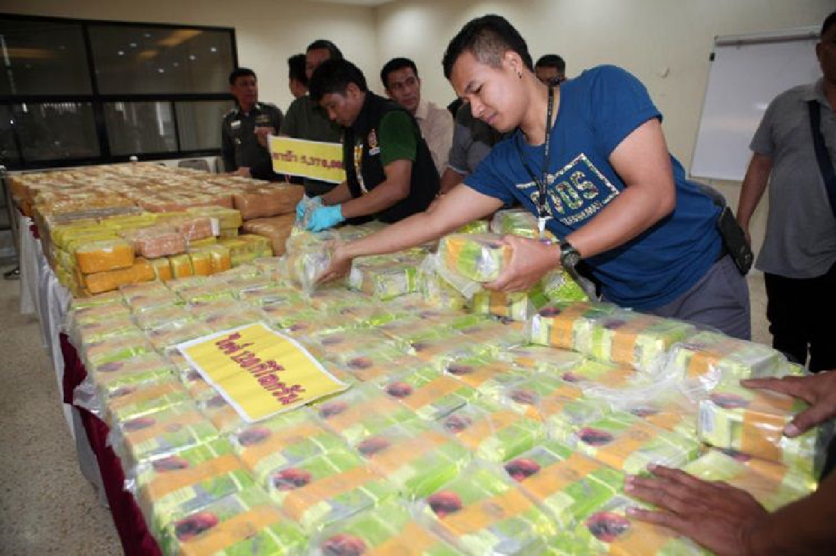 ผบ.ตร.แถลงจับยาบ้ากว่า 5 ล้านเม็ดไอซ์120กก. ผบ.ตร.แถลงจับยาบ้ากว่า 5 ล้านเม็ดไอซ์120กก.