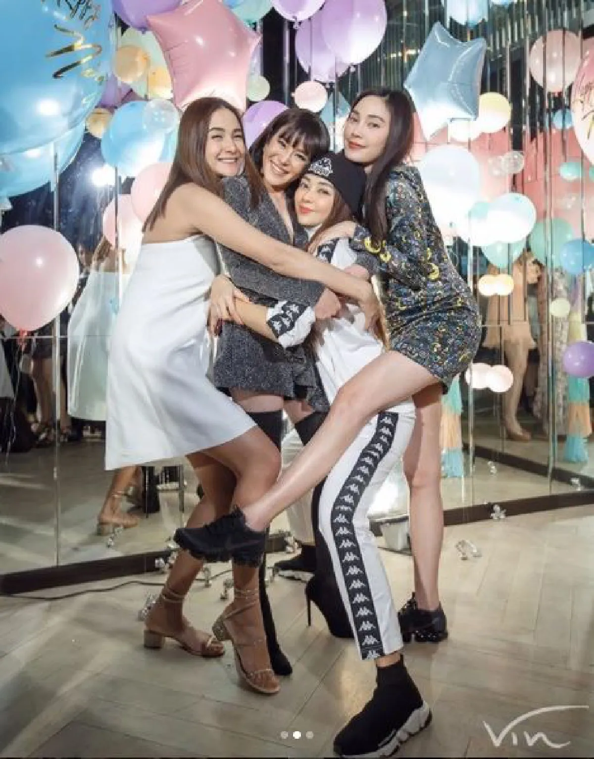 แก๊งเพื่อนซี้รวมตัวจัดปาร์ตี้เซอร์ไพรส์วันเกิด หนิง ปณิตา (มีคลิป)