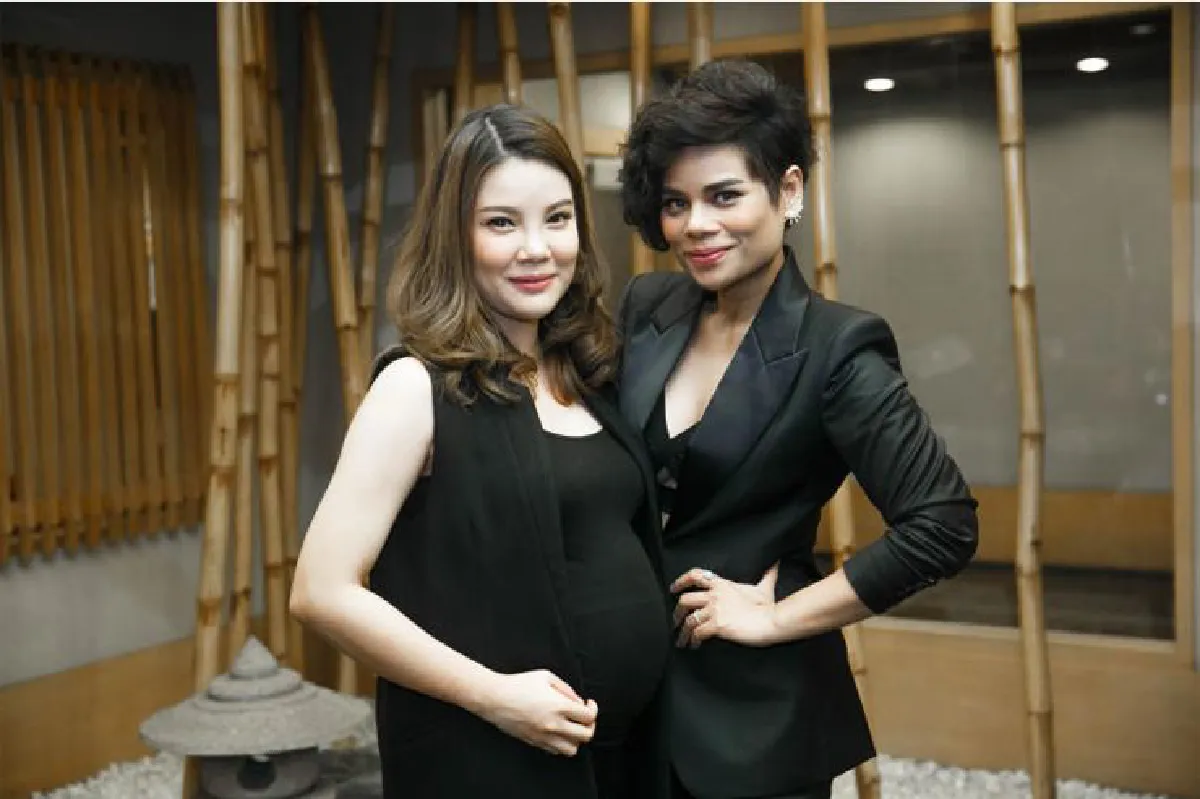 รวมตัวเป็นแม่ค้า ‘ผลไม้แม่เอ๊ย...’