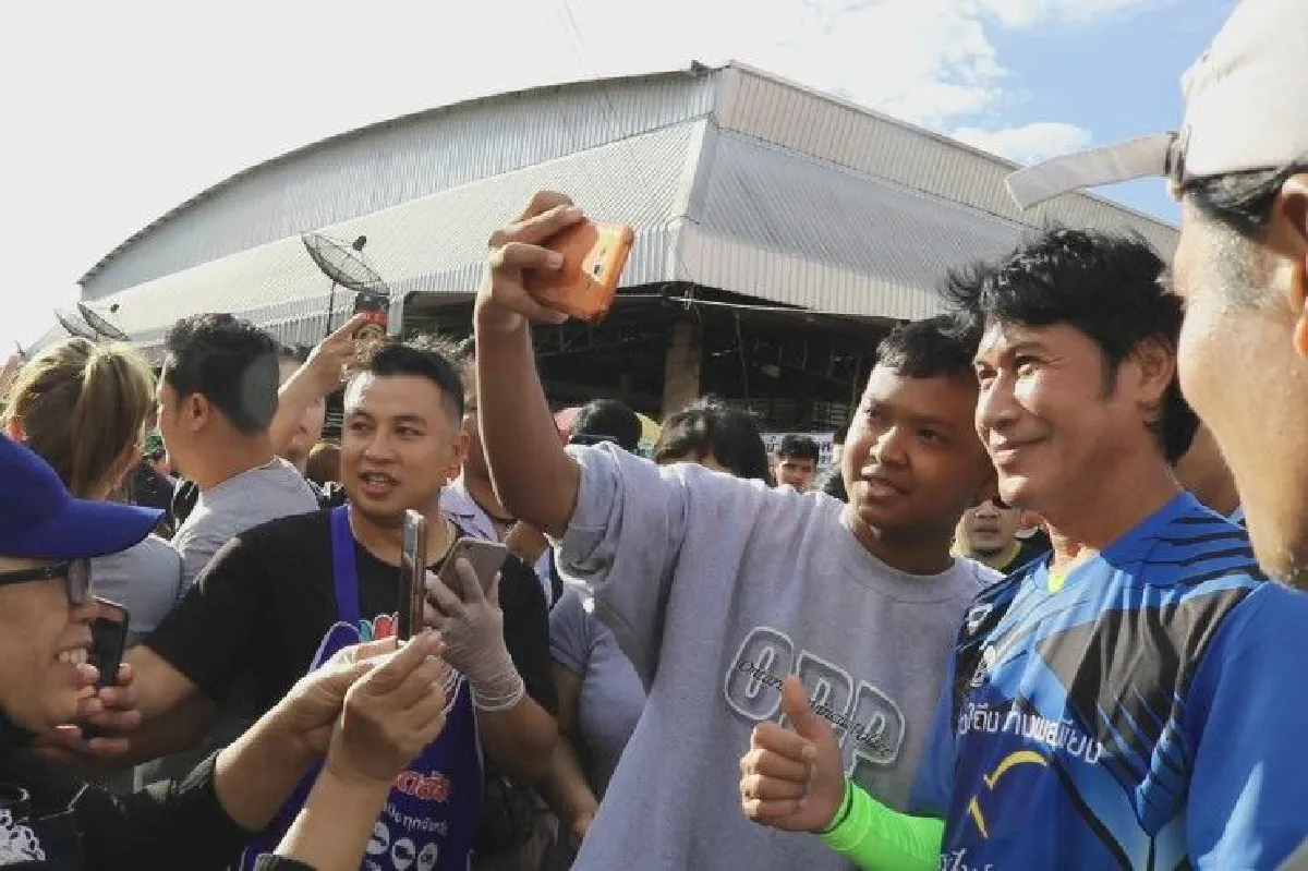 "เชษฐ์ สไมล์บัฟฟาโล" พร้อมประชาชนออกวิ่งระดมทุนช่วยตูฯที่ศรีราชา