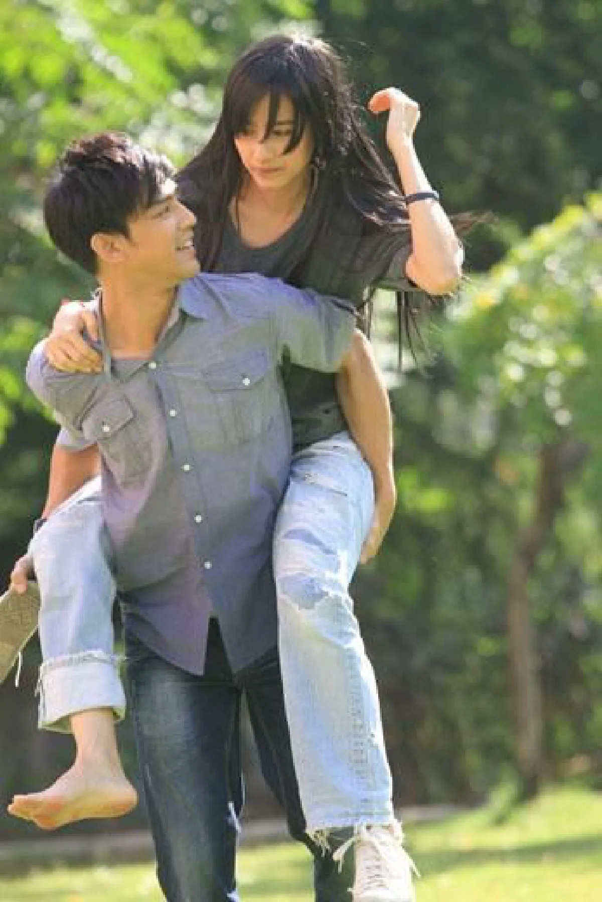 10 ภาพ คู่จิ้นออริจินอล “มอส-อ้อม” กับความผูกพันกว่า 20 ปี