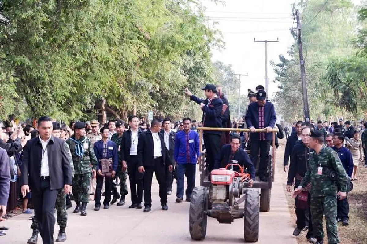 วาระเดินสายลงพื้นที่  หว่านงบชิงมวลชน