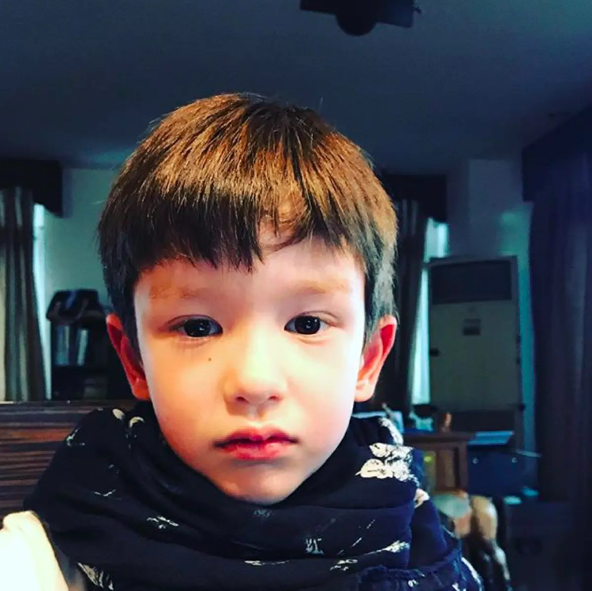 10 ภาพ “น้องวิน” ลูกชายของ "พ่อวิลลี่-แม่เยลหลี” ที่ยิ่งโตยิ่งยิ่งหล่อ