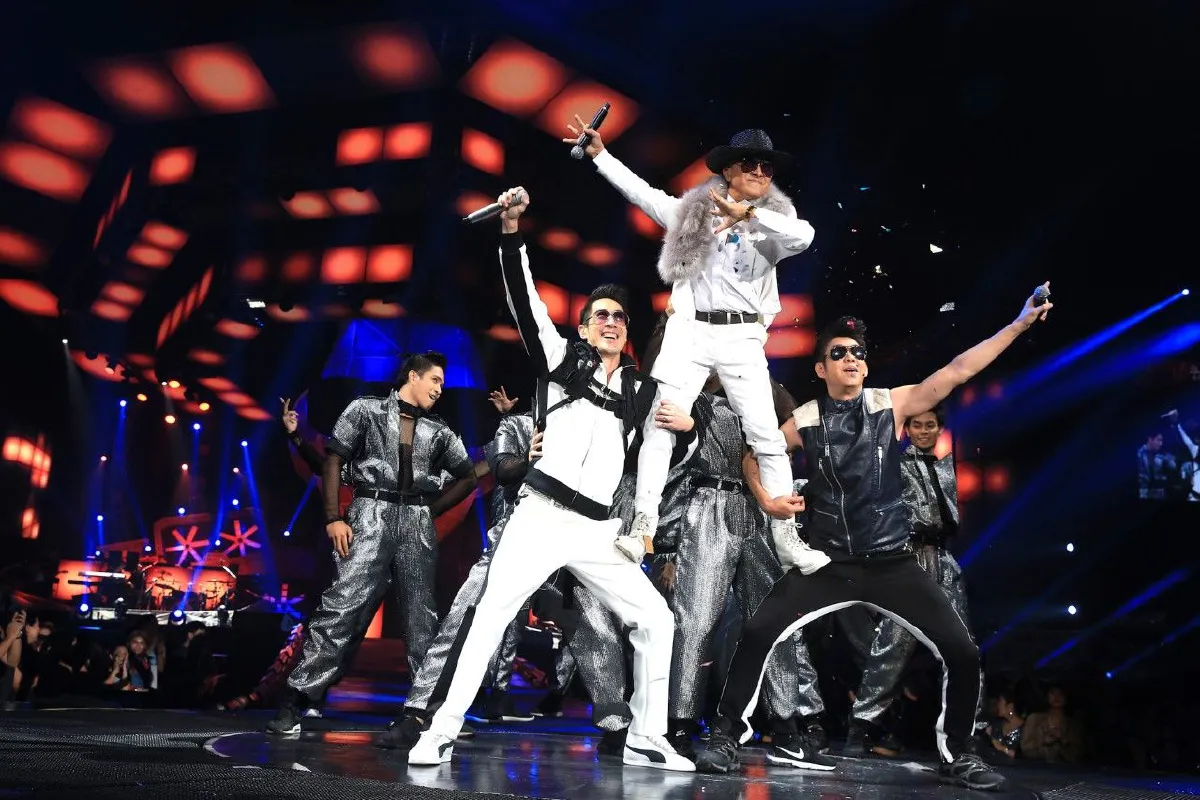 J-DNA X-Treme CONCERT ที่นั่งมีไว้วางกระเป๋าเพราะเรามาแดนซ์