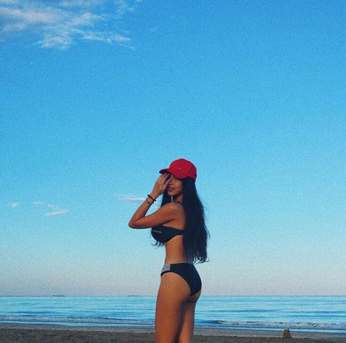 แซ่บจัดเต็มทุกทริป! หวาย ปัญญริสา สวีทแนบชิดแฟนหนุ่มริมทะเล