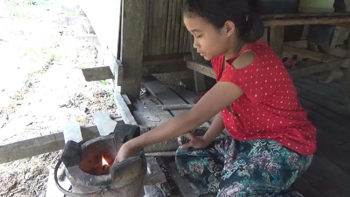 หนัก!ยายเลี้ยงหลาน5ลูกชาย1ในบ้านใกล้ผุพังซ้ำยากจน