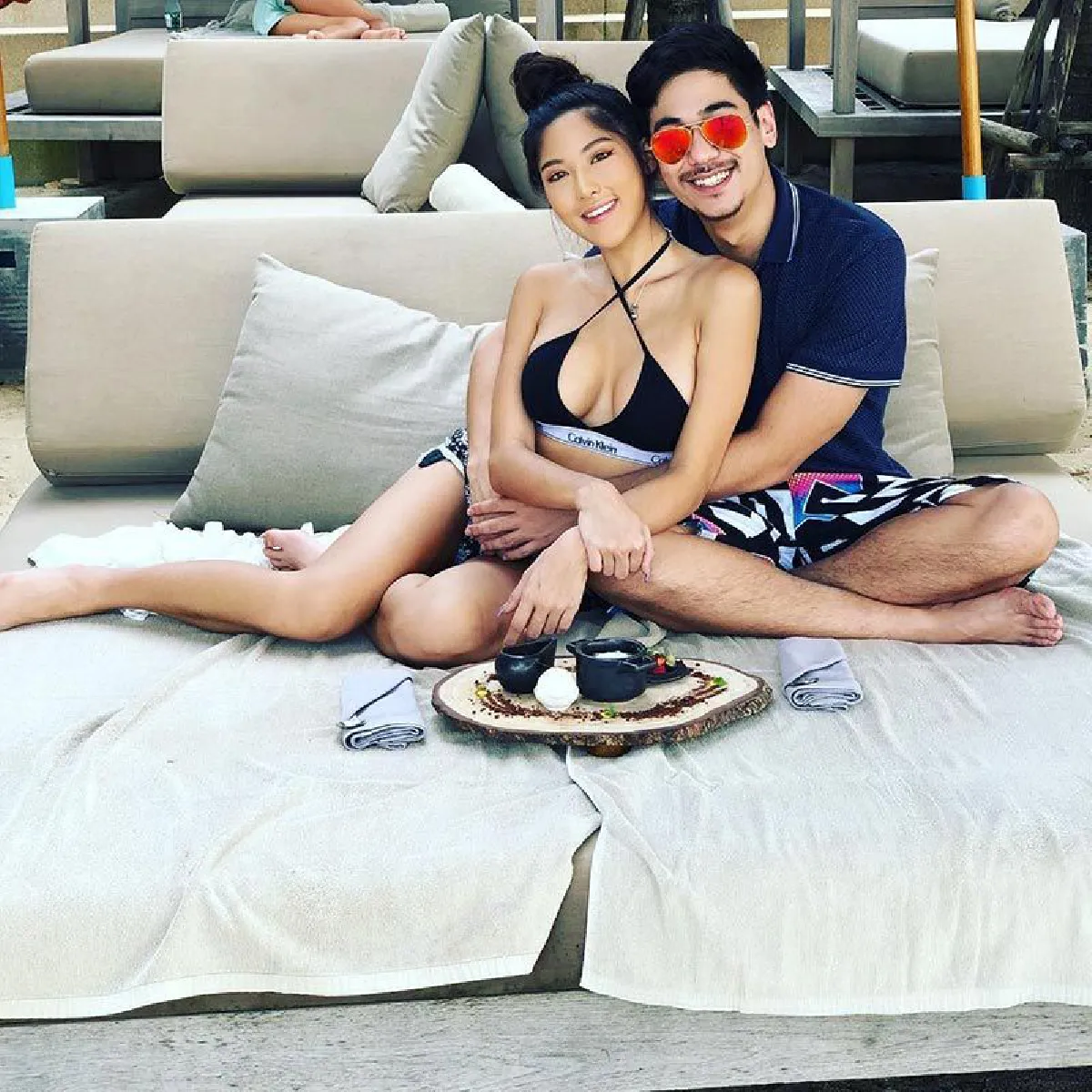 แซ่บจัดเต็มทุกทริป! หวาย ปัญญริสา สวีทแนบชิดแฟนหนุ่มริมทะเล