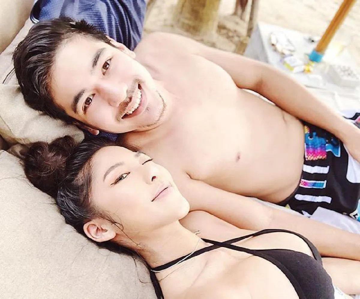 แซ่บจัดเต็มทุกทริป! หวาย ปัญญริสา สวีทแนบชิดแฟนหนุ่มริมทะเล