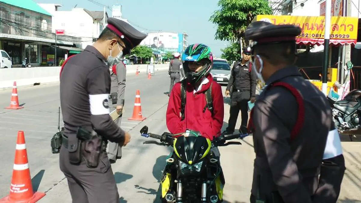 ที่นี่ห้ามขอ!ข้าราชการพิจิตรทำผิดจราจรสั่งจับปรับเต็ม