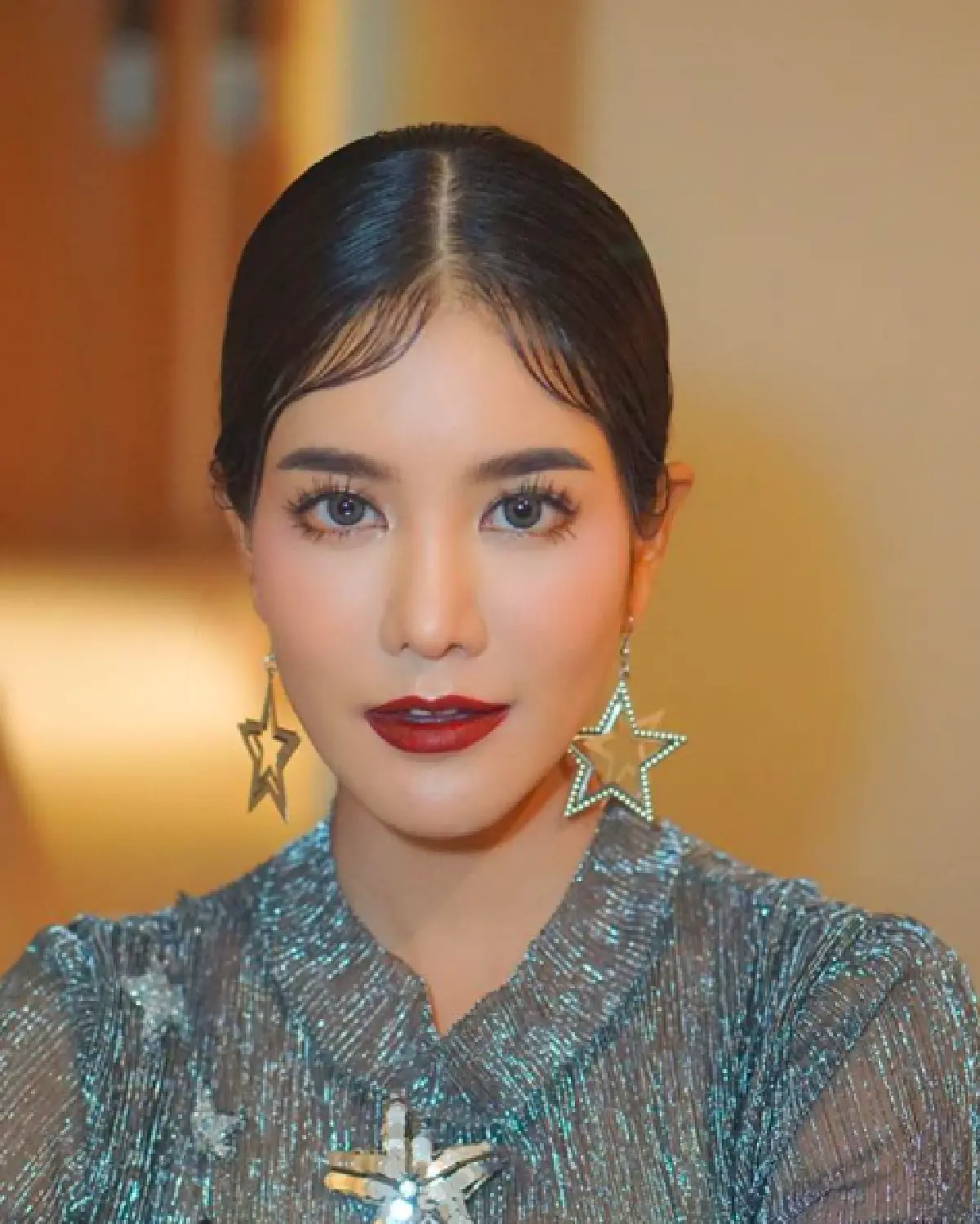 12 ลุคสุดปัง ของ “ก้อย รัชวิน”  ไม่ว่าสไตล์ไหนก็สวยเก๋