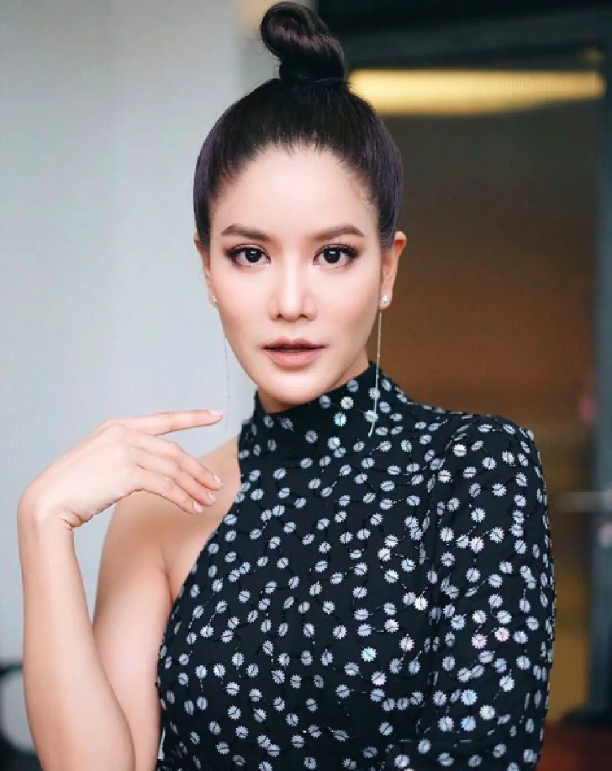 12 ลุคสุดปัง ของ “ก้อย รัชวิน”  ไม่ว่าสไตล์ไหนก็สวยเก๋