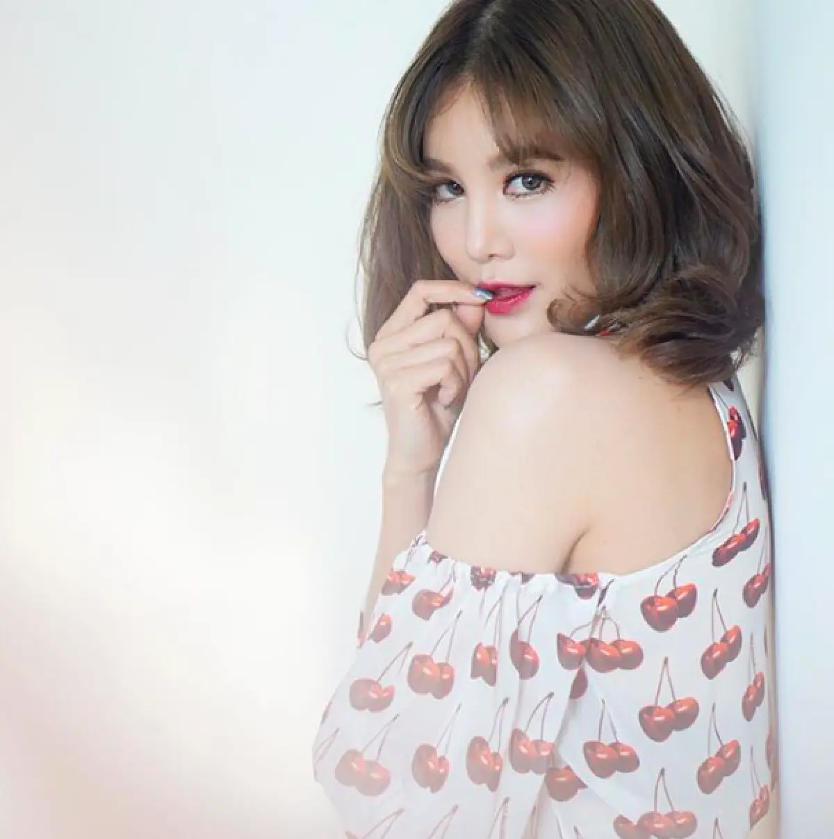 12 ลุคสุดปัง ของ “ก้อย รัชวิน”  ไม่ว่าสไตล์ไหนก็สวยเก๋