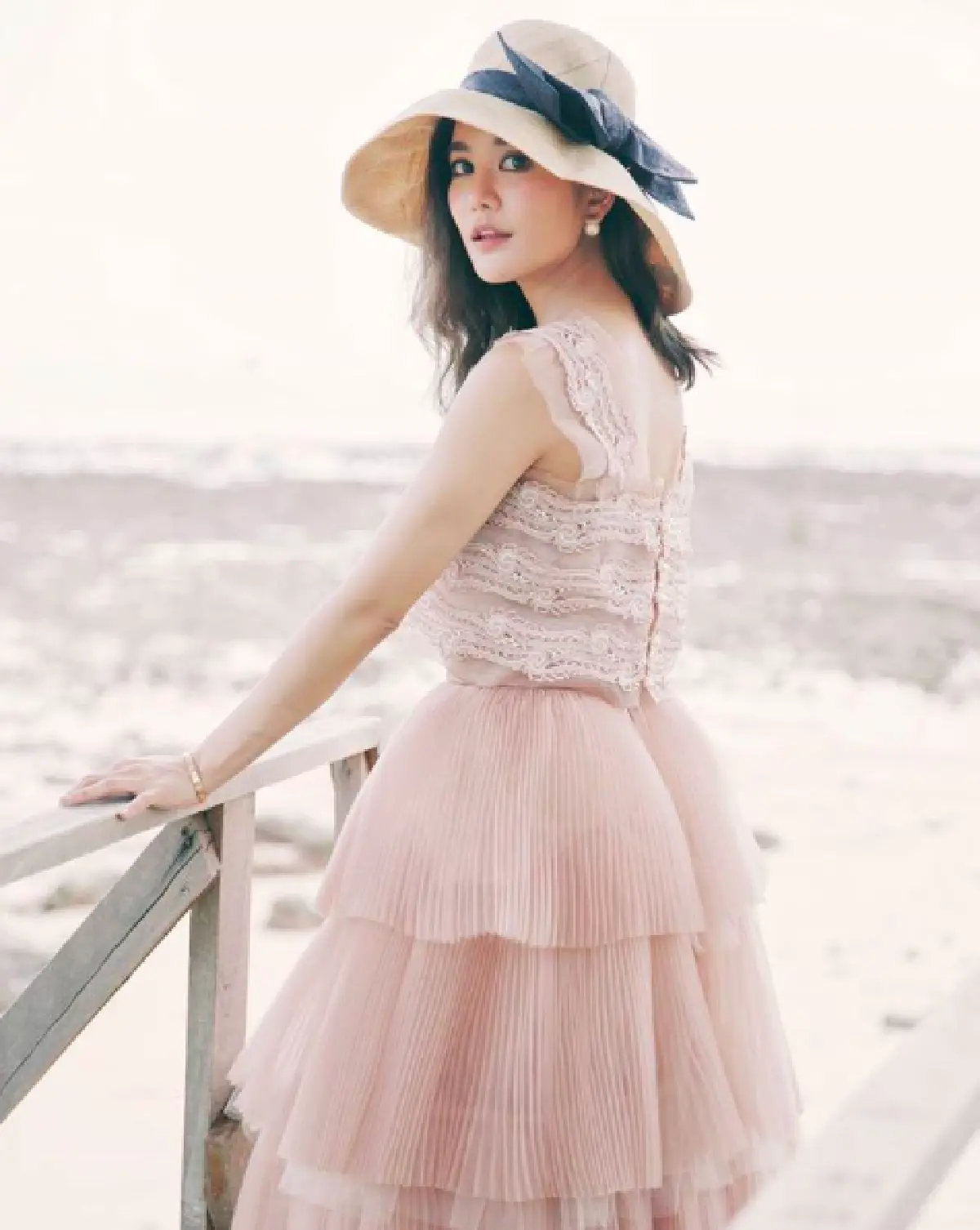 12 ลุคสุดปัง ของ “ก้อย รัชวิน”  ไม่ว่าสไตล์ไหนก็สวยเก๋
