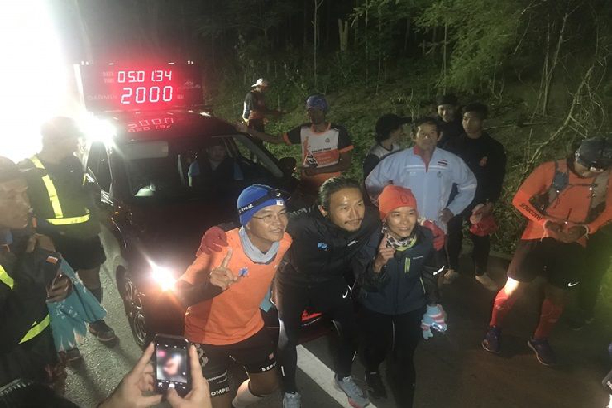 "ตูน"วิ่งฝ่าลมหนาวมุ่งหน้าพะเยา ทะลุ 2,000กม. แล้ว "ตูน"วิ่งฝ่าลมหนาวมุ่งหน้าพะเยา ทะลุ 2,000กม. แล้ว