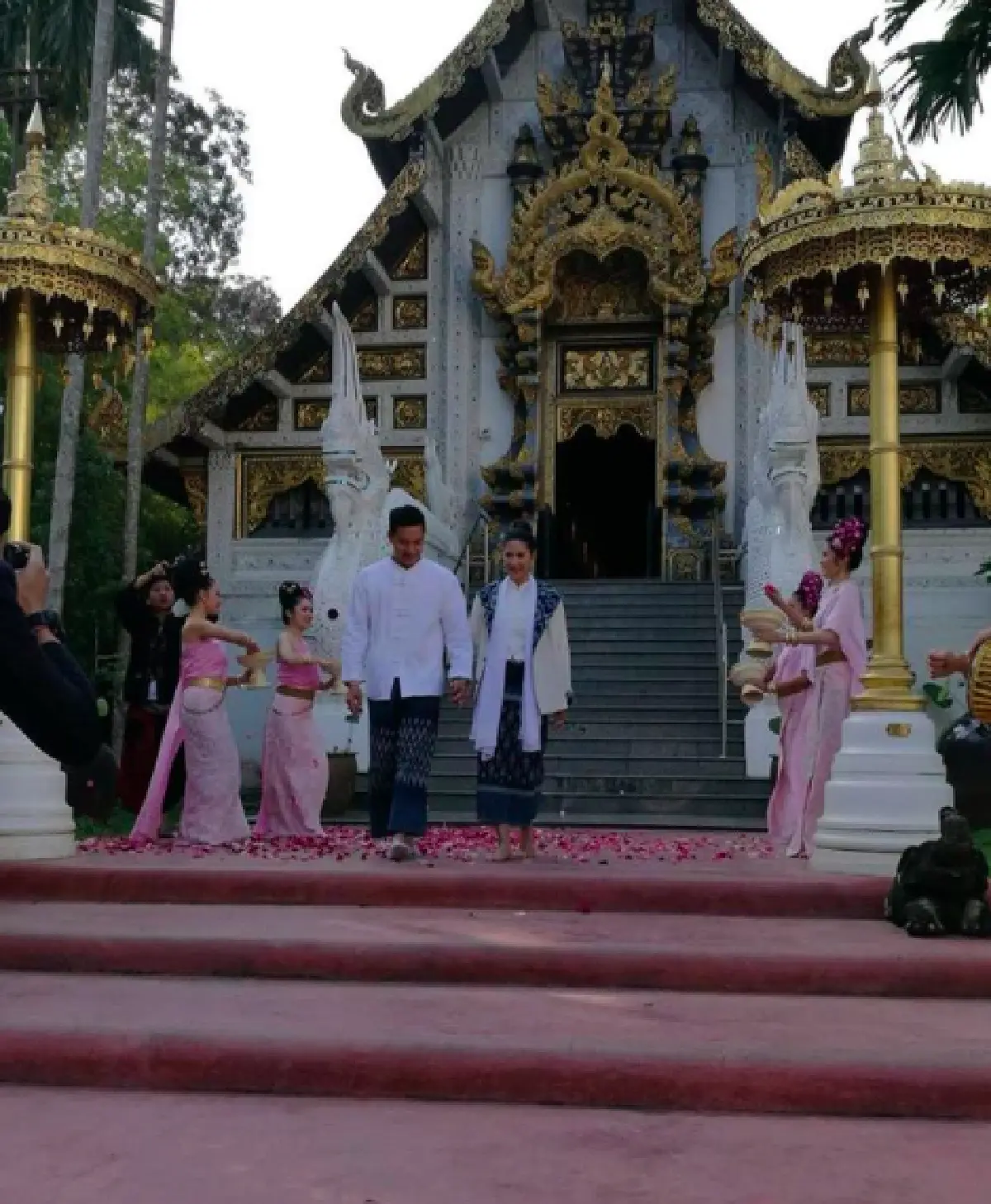 คู่รักมาราธอน “เอิร์ธ-แอ้ม” ฤกษ์ดีเข้าพิธีแต่งงานแบบประเพณีไทย