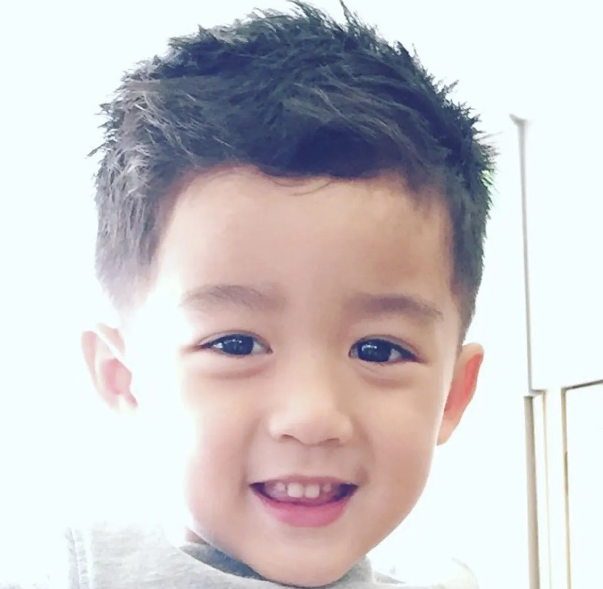 น่าเอ็นดูที่สุด! น้องณดล ลูกชายแม่กบ นับวันยิ่งฉายแววความหล่อ