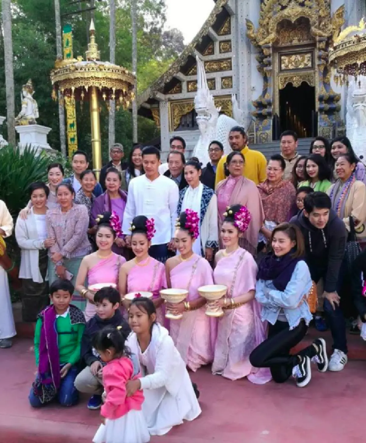 คู่รักมาราธอน “เอิร์ธ-แอ้ม” ฤกษ์ดีเข้าพิธีแต่งงานแบบประเพณีไทย
