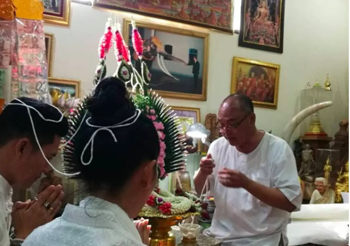 คู่รักมาราธอน “เอิร์ธ-แอ้ม” ฤกษ์ดีเข้าพิธีแต่งงานแบบประเพณีไทย