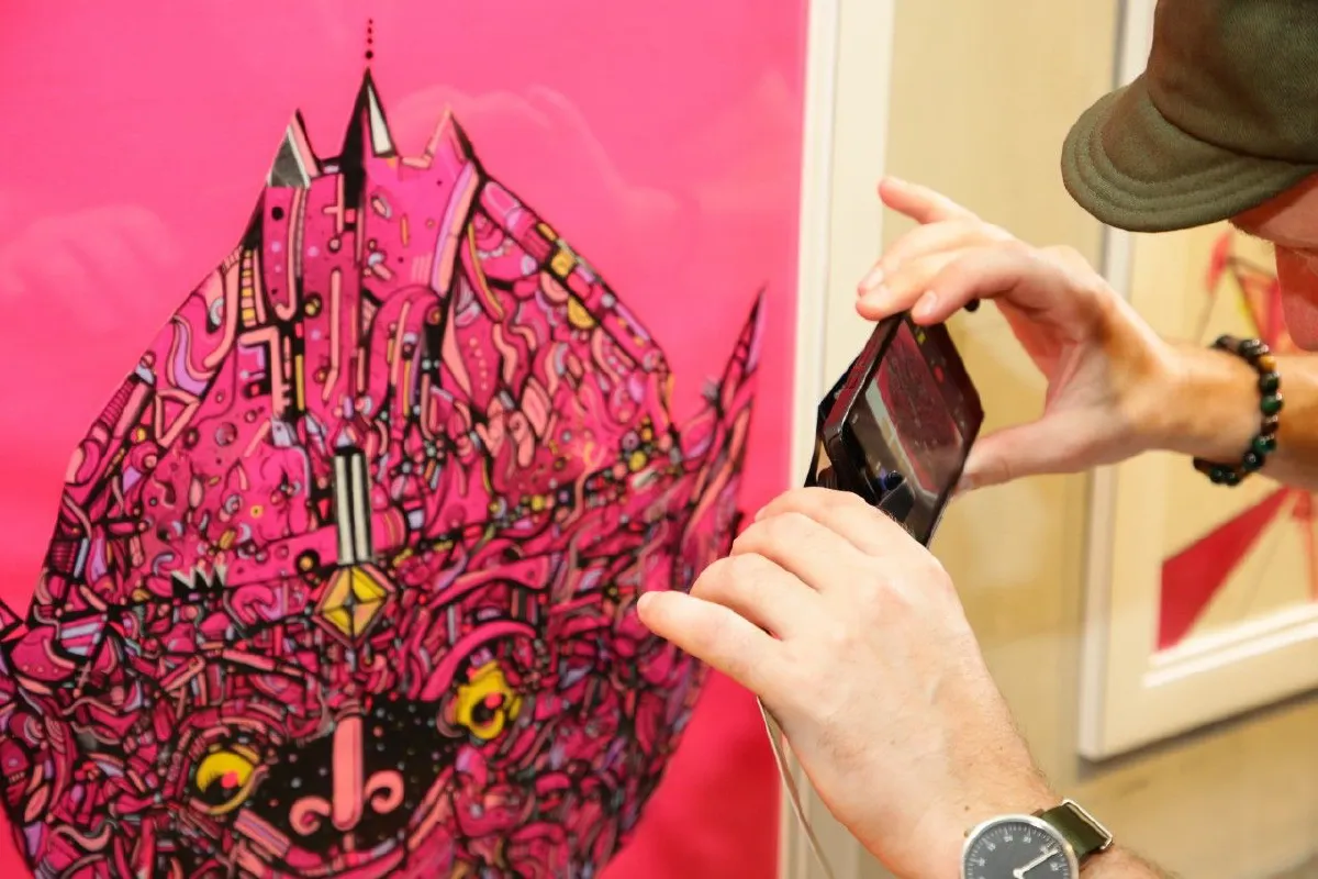 "เอเลี่ยนไทยใจบางกอก" โชว์งานอาร์ตดวลเพลงแร็พที่ Iconic Studio