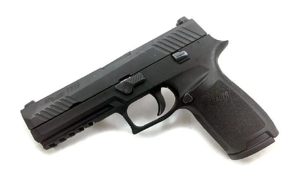 "ตลกและเจ็บปวด"เสียงจากตร.ชั้นผู้น้อย ในวันรอคิวรับปืนกระบอกแรกในชีวิต