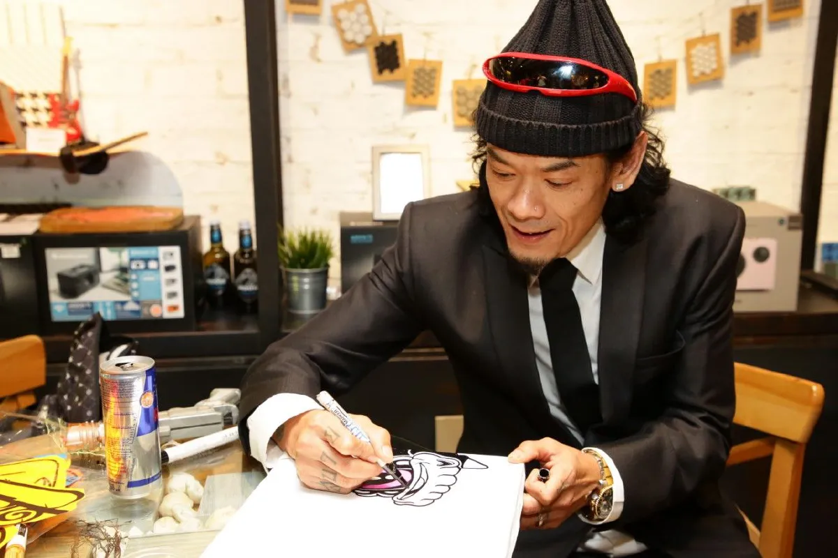 "เอเลี่ยนไทยใจบางกอก" โชว์งานอาร์ตดวลเพลงแร็พที่ Iconic Studio