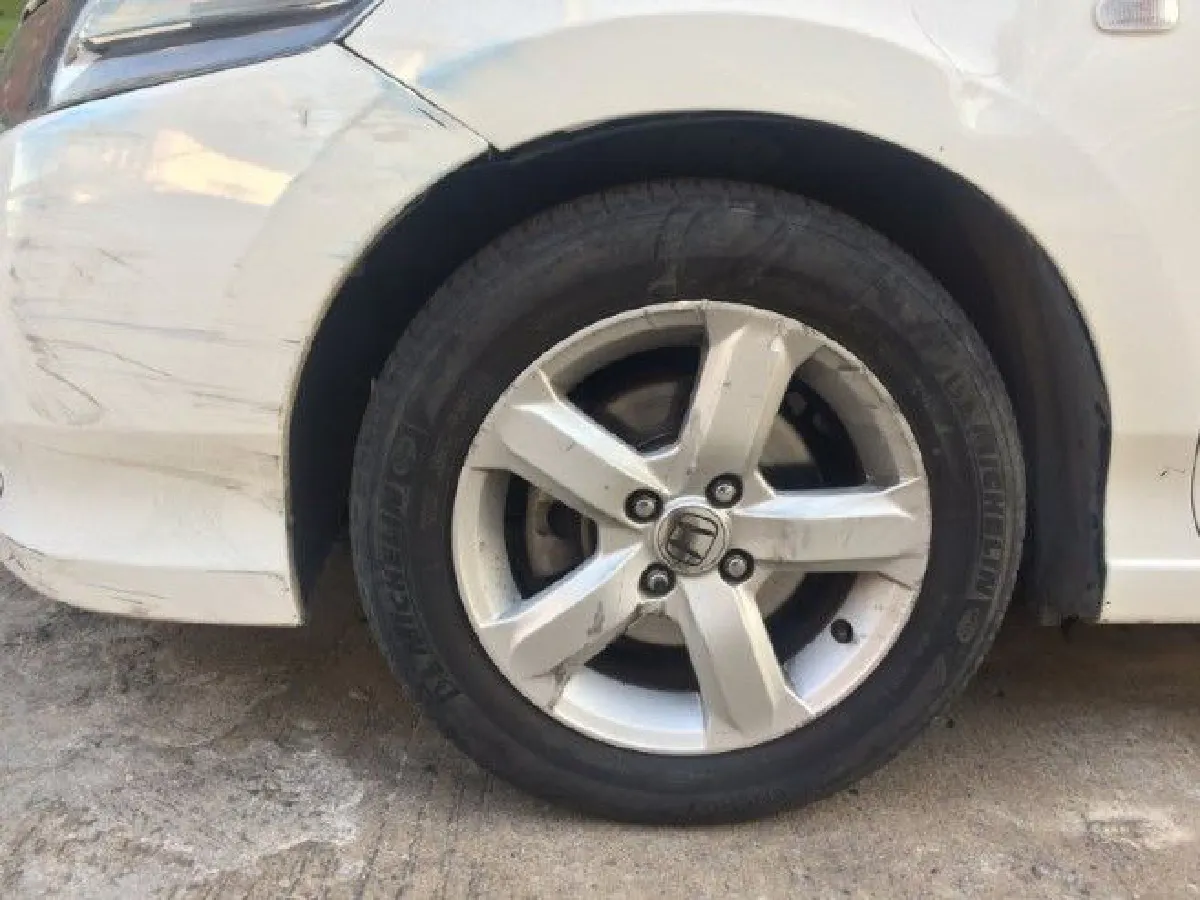 หนุ่มขับรถยนต์ขอร้องมอเตอร์ไซค์ กรุณาอย่าแซงซ้าย-เสี่ยงอันตรายแถมเสียเงิน