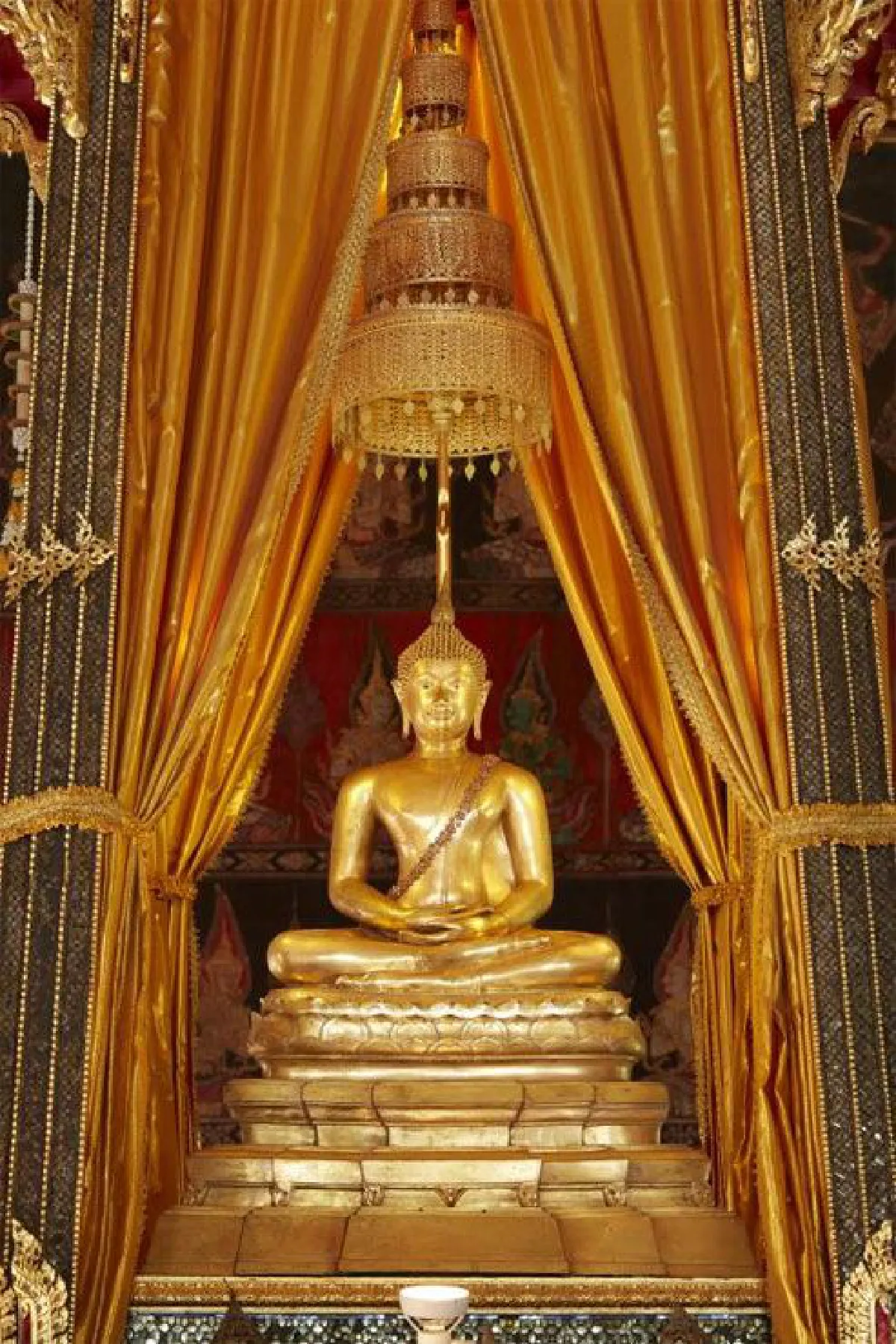 นิทรรศการและ บูชาพระพุทธรูปศักดิ์สิทธิ์ที่พิพิธภัณฑ์